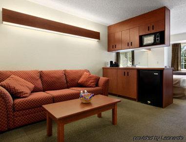 Microtel Inn & Suites By Wyndham Cherokee Rum bild