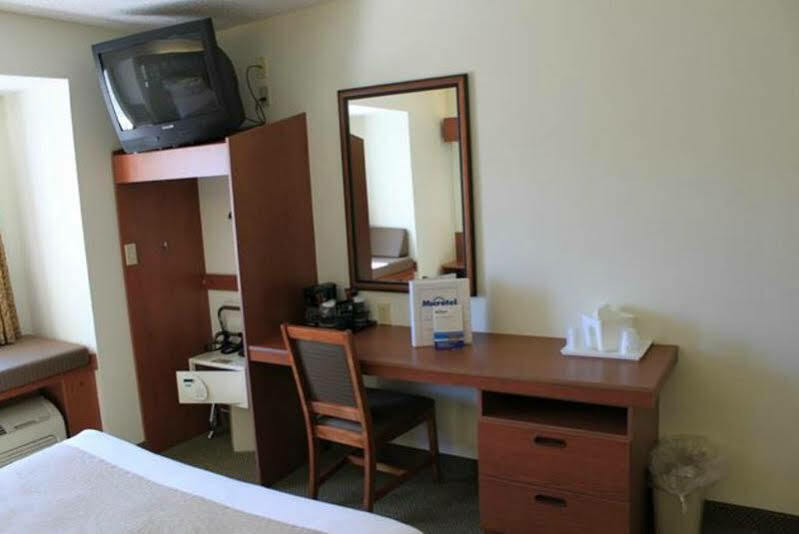 Microtel Inn & Suites By Wyndham Cherokee Exteriör bild